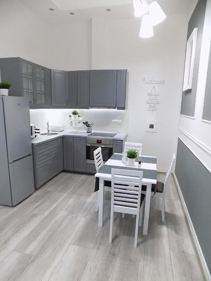 A10 Alkotmany B Apartment Budapest Exterior foto